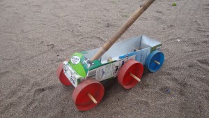 Malawi: Spielzeug aus Abfall
